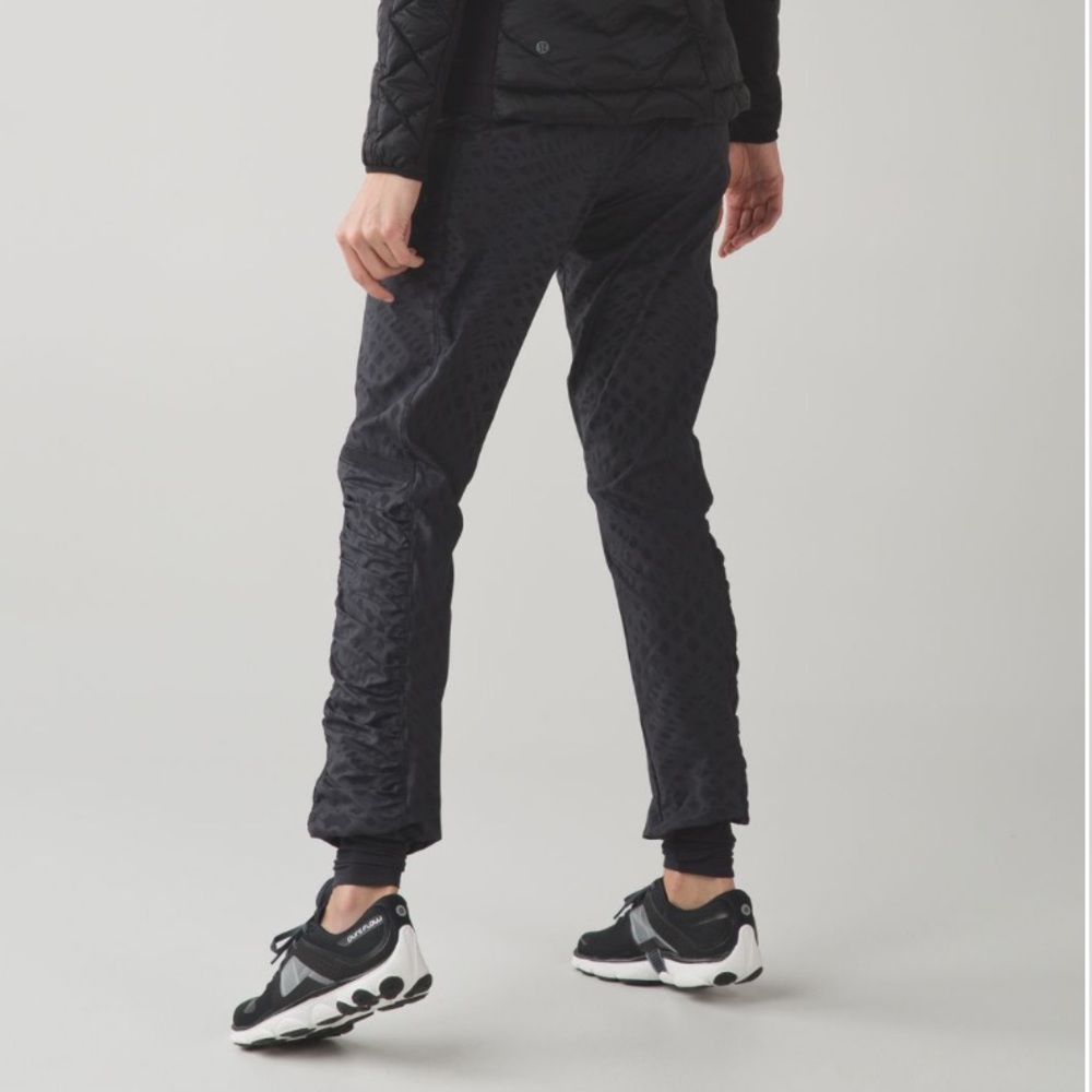 Lululemon Runderful Two-Layer Water Repellant Pant Winter Running Athletic Lined